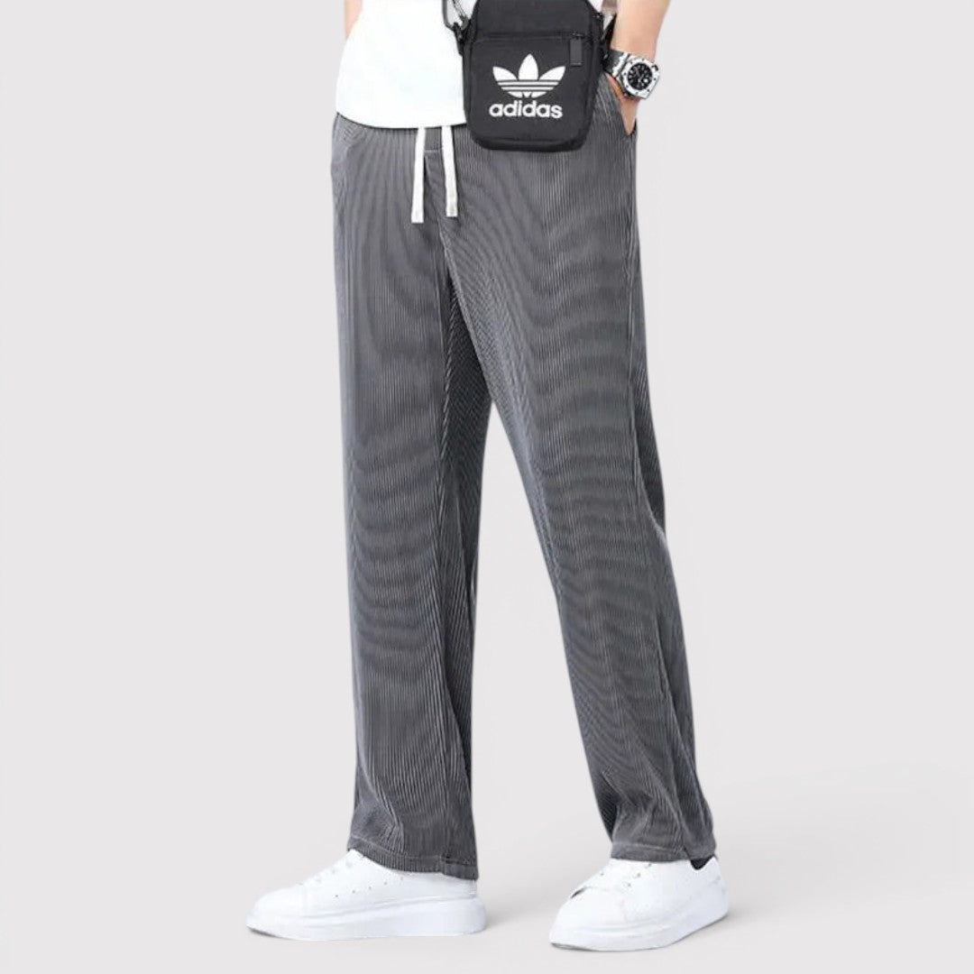 KARL 通気性のあるストライプパンツ